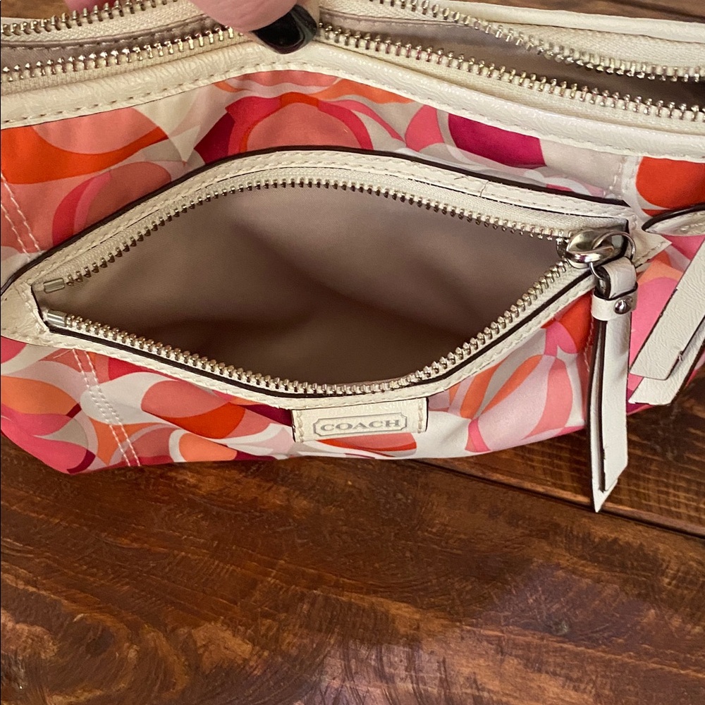 Coach Signature Pink Bag - Picture 9 of 16